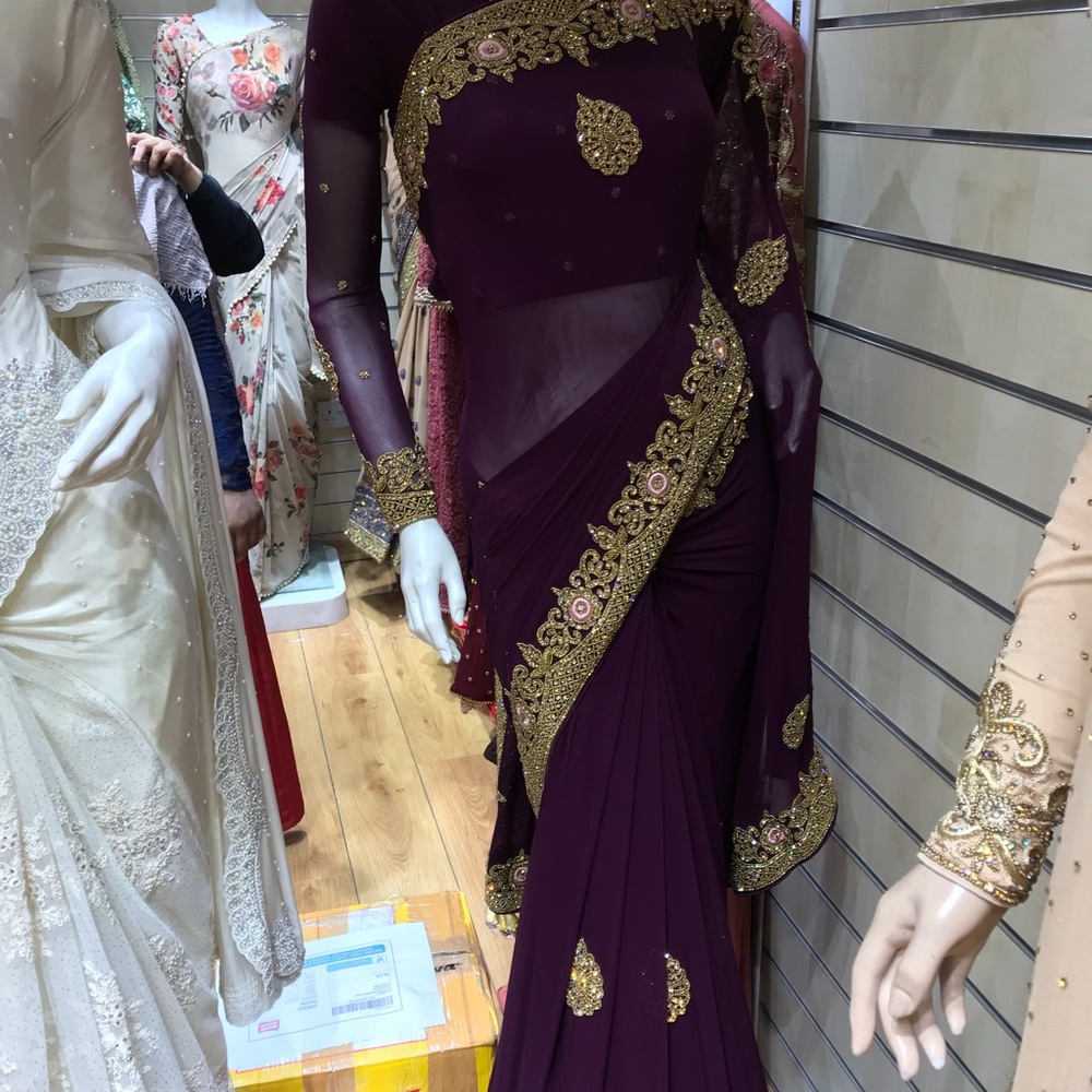 Elegant Purple Embellished Wedding Saree Dress - Picture 3 of 8